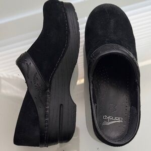 Dansko Black Suede and Leather Women’s Clogs size 39